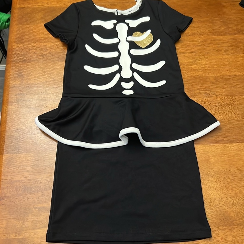 H&M hallowen skeleton dress size 4-6Y